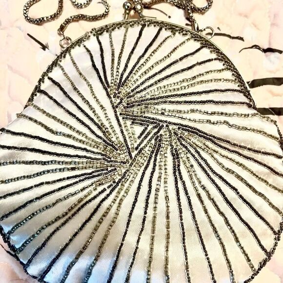 Vintage Magid White Micro Beads Evening Purse new - Picture 9 of 9